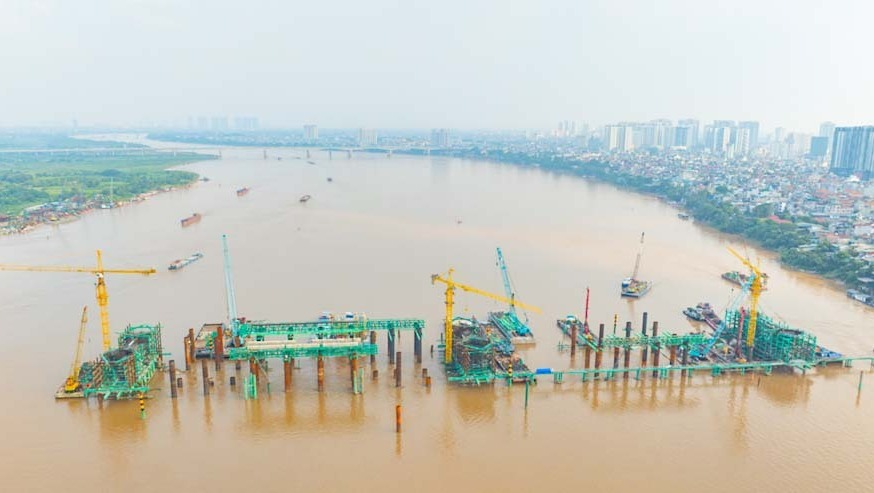 Dự án cầu Trần Hưng Đạo vượt lũ thành công, chuẩn bị lắp dựng vòm thép